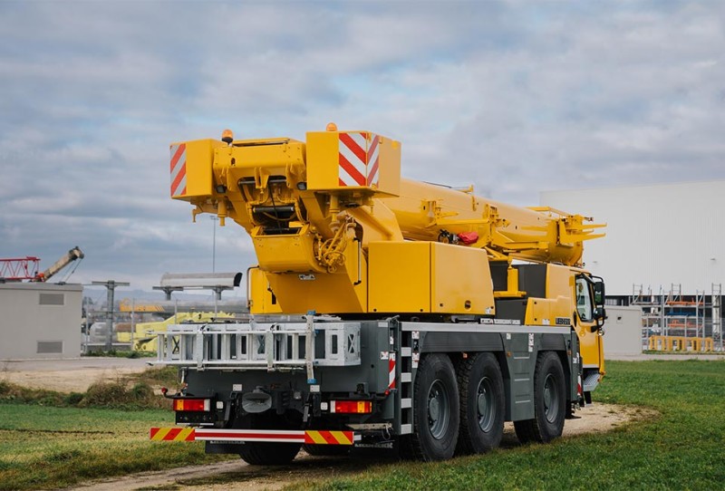 Image of a mobile crane.